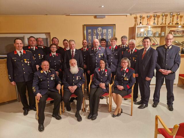 Die Freiwillige Feuerwehr Velden leistete zig Tausend Stunden zum Wohle der Bervölkerung. | Foto: Privat