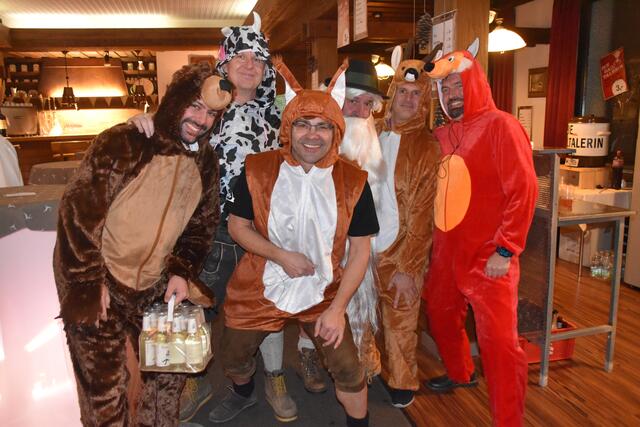 Ein tierisches Gespann sorgte für gute Musik: Thomas Baldasti, Robert Seier, Christian Schulte, Bernd Oberzahn, Inger Bauer und Markus Appenzeller | Foto: Michael Strini