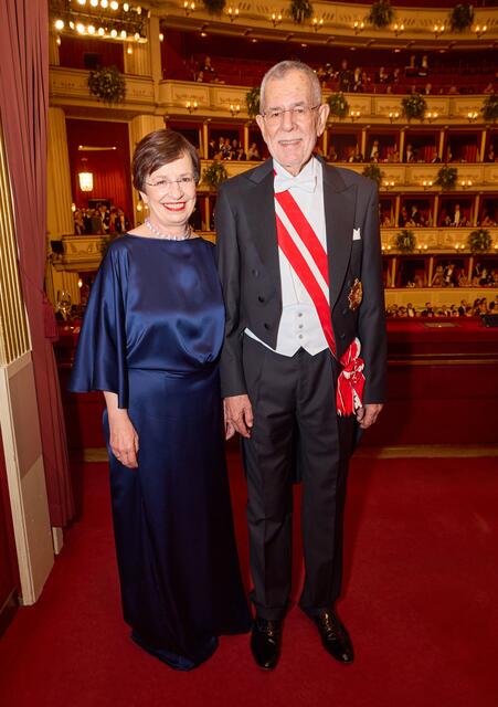 Bundespräsident Alexander Van der Bellen mit Gattin Doris Schmidauer. | Foto: Starpix / picturedesk.com