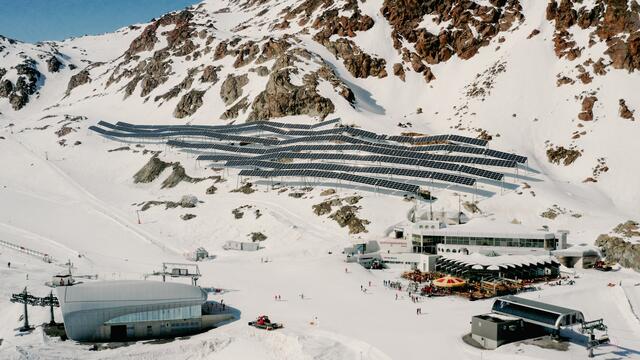 Mehr Eigenstrom produzieren: Wie bereits am Pitztaler Gletscher soll auch am Kaunertaler Gletscher eine große Photovoltaik-Anlage gebaut werden. | Foto: Julia Brunner