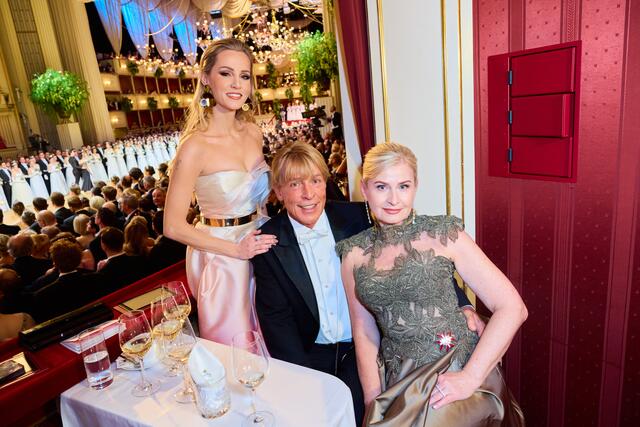 Dominic Heinzl, Melissa Naschenweng und Sonja Sarközi. | Foto:  Starpix / picturedesk.com