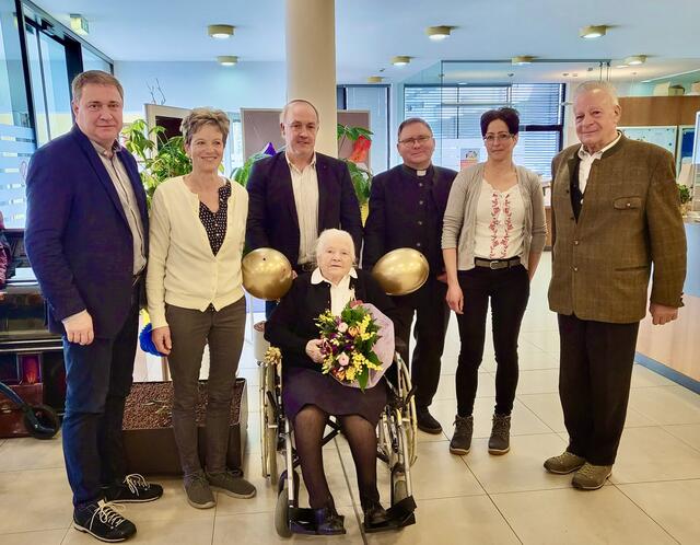 Ihren 100. Geburtstag feierte die "Stoana Warbe" mit den GratulantInnen im WPH Lienz. | Foto: WPH Lienz
