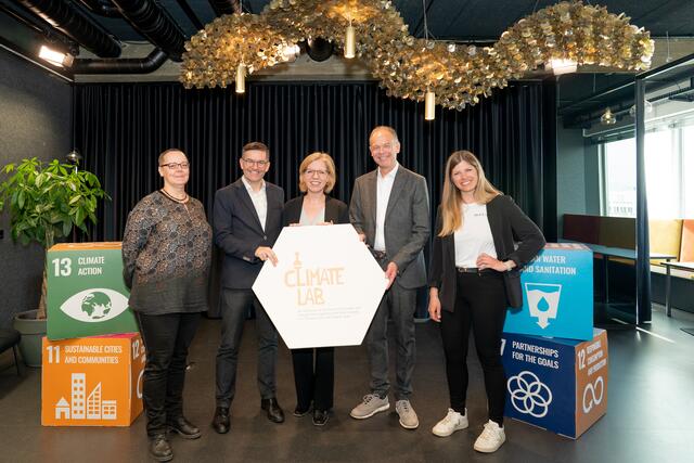 Edith Siebenstich, Gebhard Ottacher, Leonore Gewessler, Heimo Scheuch, Verena Judmayer waren beim Climate Lab dabei.  | Foto: Climate Lab