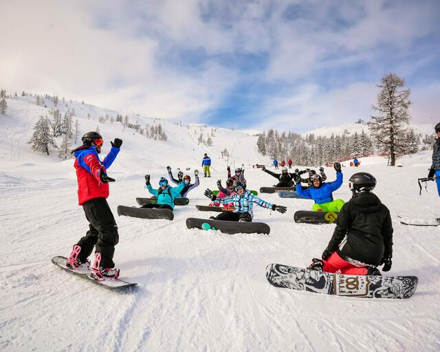 Rund 1.500 Schüler kommen in März wieder zur größten Wintersportwoche aufs Nassfeld | Foto: Splashline