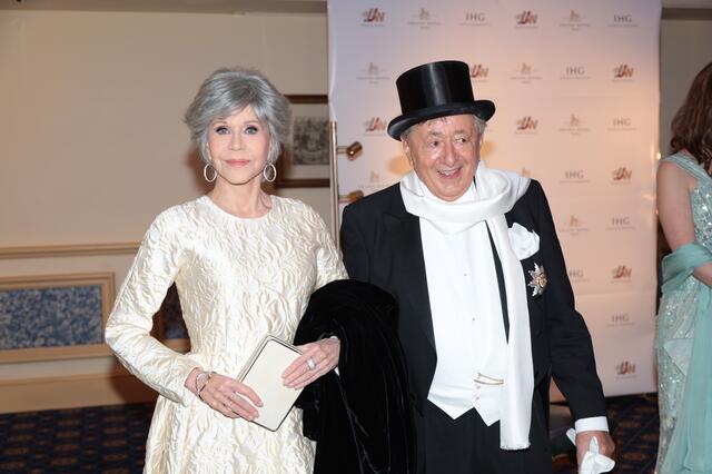 Jane Fonda strahlte an der Seite von Richard Lugner am Wiener Opernball- | Foto: Starpix / picturedesk.com