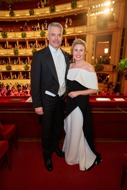Bundeskanzler Karl Nehammer und Frauenministerin Susanne Raab (beide ÖVP). | Foto:  Starpix / picturedesk.com