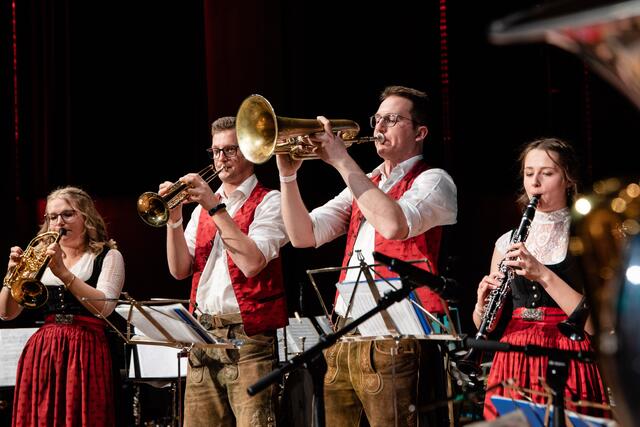 Getanzt, musiziert, gesungen und gefeiert bei Tiroler Musikantenball | Foto: TVM