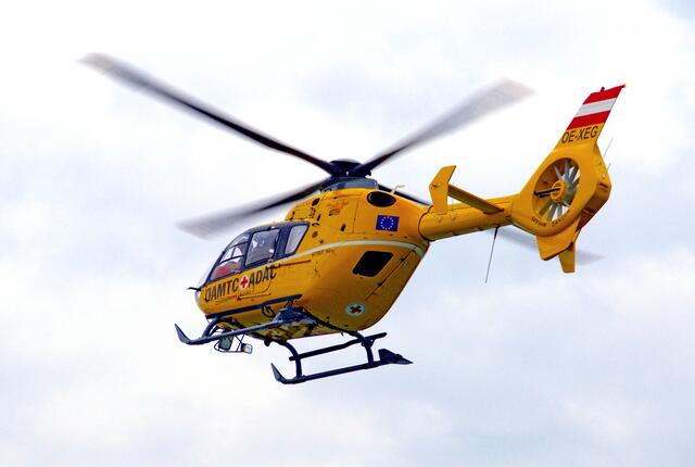 Am Freitag ereignete sich ein Alpinunfall bei einer Skitour. Der Notarzthubschrauber musste den Verletzten bergen. | Foto: ÖAMTC/RMA Symbolbild