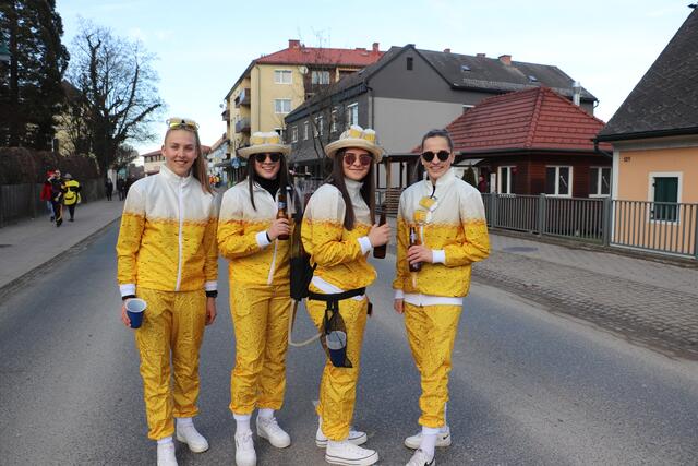 Ladys im Bier-Anzug | Foto: Edith Ertl