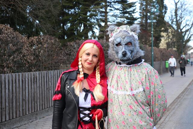 Rotkäppchen kam mit dem bösen Wolf  | Foto: Edith Ertl