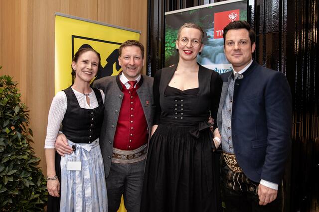 Sonja und Peter Margreiter (Obmann TVM), Eva-Maria Senns (Festwochen der Alten Musik), Markus Lutz (kaufm. Dir. TLT) | Foto: TVM