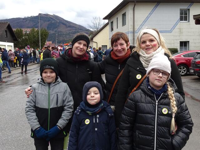 Christian, Maria und Matthias Stamminger, Poldi Edinger, Barbara und Lisa Marie Teufl  | Foto: Simon Glösl