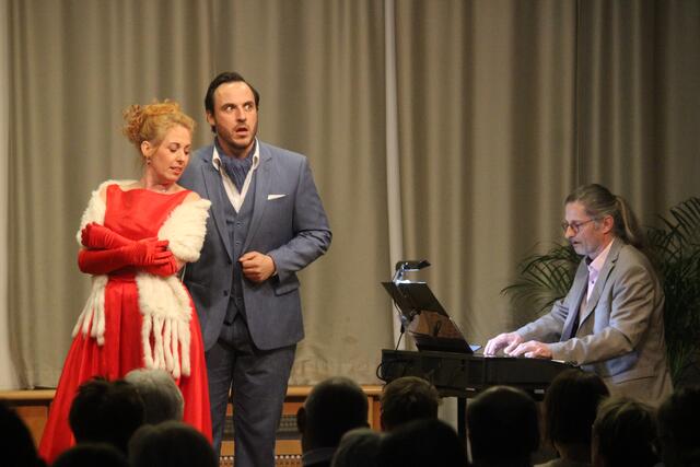Am Klavier wurden Kerstin Grotrian und Roman Pichler von Frizz Fischer begleitet. | Foto: RegionalMedien Steiermark/Hofmüller