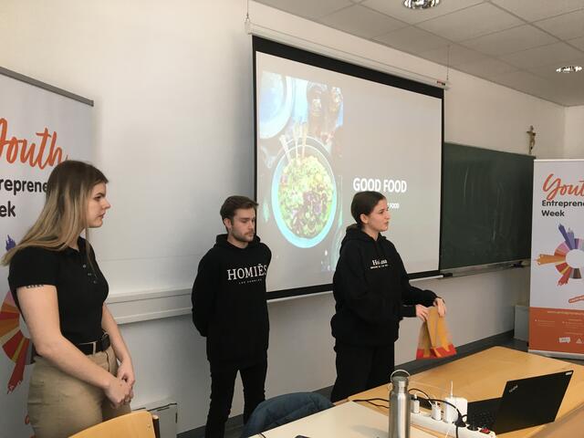 Mit dem "Good Food"-Konzept zeigten die Schülerinnen und Schüler, das es ihr Anspruch ist, eine schnelle Mahlzeit für alle Altersgruppen regional, gesund und nachhaltig anzubieten.  | Foto: Manuel Wallner