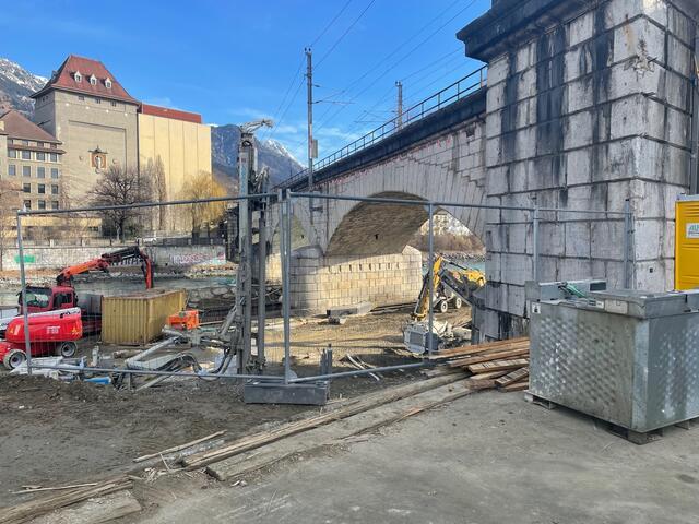 Pfeilersanierungsarbeiten an der Mühlauer Eisenbahnbrücke.