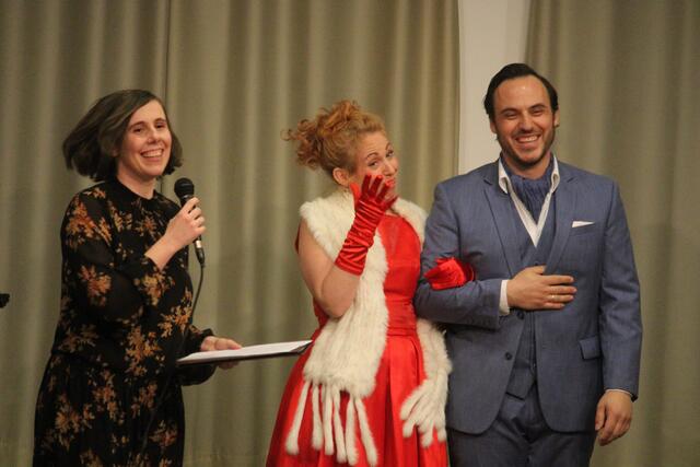 Katharina Pichler (l.) moderierte den Abend ihres Mannes Roman Pichler und Kerstin Grotrian. | Foto: RegionalMedien Steiermark/Hofmüller