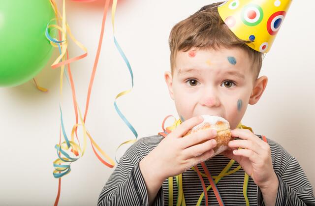 Krapfen wurden von Mönchen vor Beginn der Fastenzeit zum Essen empfohlen. Kurzzeitig galt er sogar als Luxusspeise. | Foto: adobe.stock/ bg-pictures