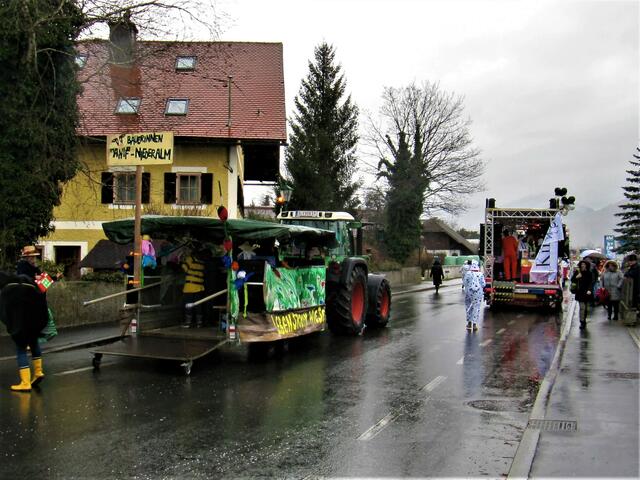 Faschingszug 2023 von Niederalm zum Dorfplatz Anif 