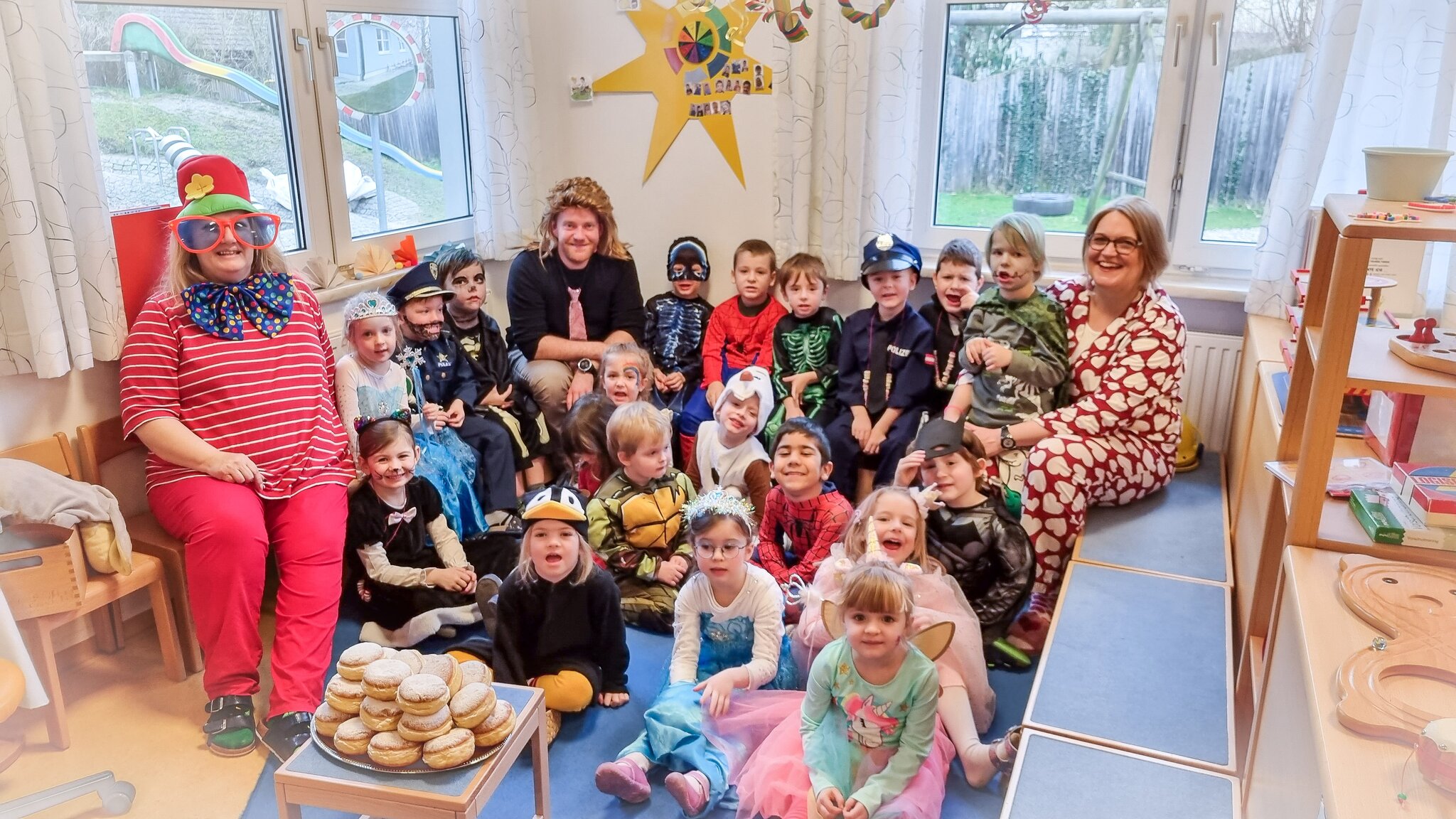 Fasching: Spende der Faschingskrapfen - Grieskirchen &amp; Eferding