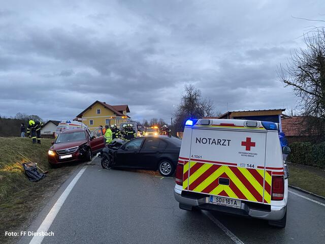 Fünf Personen wurden bei dem Unfall verletzt. | Foto: FF Diersbach