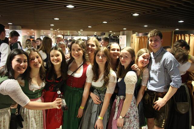 Am Freitag feierten die Maturajahrgänge der HBLA Elmberg und der HBLA St. Florian gemeinsam ihren Maturaball im Brucknerhaus Linz. | Foto: HBLA Elmberg/PR-Team