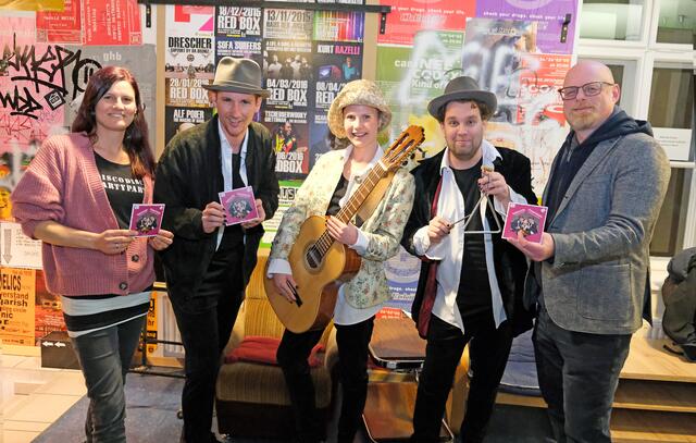  „Valentins Panoptikum“ gastierte in der Redbox im Haus der Jugend. v.r.: Stephan Schimanowa, David Czifer, Mara Koppitsch, Max Mayerhofer und Nicole Dorten. | Foto: Stadtgemeinde Mödling / Boeger