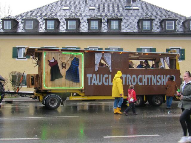 Faschingszug 2023 von Niederalm zum Dorfplatz Anif 