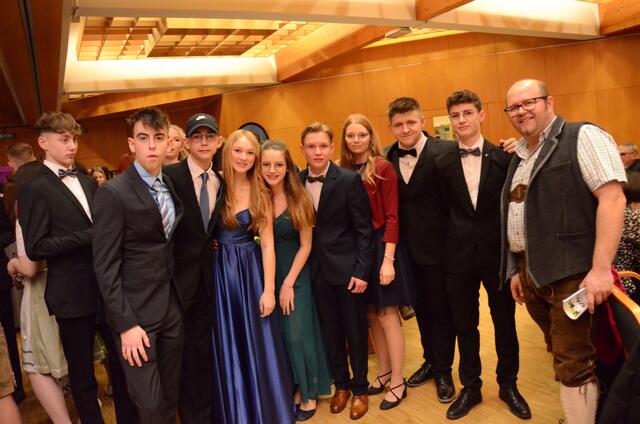 Die Fachschüler warteten voller Vorfreude auf den Auftanz. | Foto: BRS/Pointinger