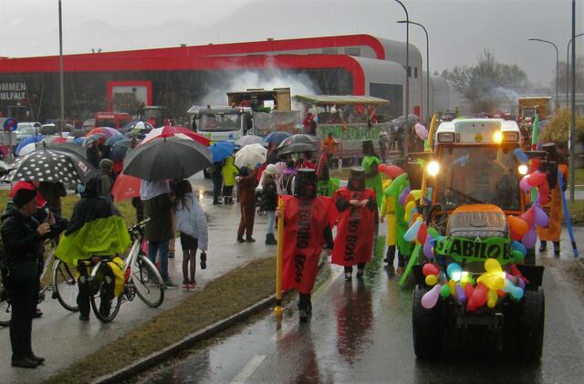 Faschingszug 2023 von Niederalm zum Dorfplatz Anif 