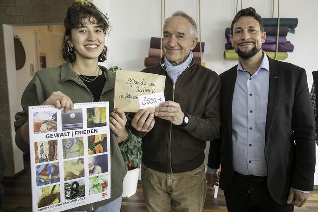 Insgesamt 3.500 Euro konnten an den ehrenamtlichen Verein übergeben werden. Das Geld fließt in die Arbeit der Bezirksgruppe Stadtteile ohne Partnergewalt.  | Foto: BV 6