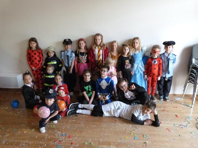 Die tollen Kostüme der Kinder und das sehr abwechslungsreiche Programm wurde von den BesucherInnen am Kinderfasching gefeiert!