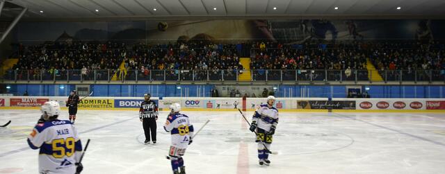 Tolle Zuschauer Kulisse in der Eisarena Kufstein. | Foto: Schwaighofer