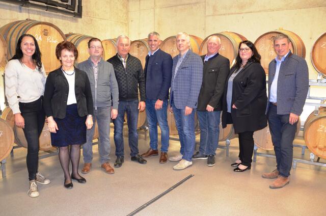 Fachpädagogin Nicole Mayer, Bürgermeister Ludmilla Etzenberger (Gföhl), Bürgermeister Josef Graf (Krumau am Kamp), Bürgermeister Franz Aschauer (Jaidhof), Direktor Dieter Faltl, Bürgermeister Gerhard Wandl (Rastenfeld), Vizebürgermeister Reinhard Steindl (Lichtenau), Bürgermeister Eva Schachinger (Sankt Leonhard am Hornerwald) und Bürgermeister Günther Kröpfl (Pölla) | Foto: Jilka