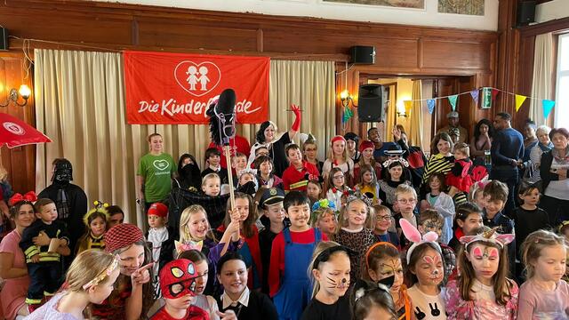 Einhörner, Spidermans, Katzen, Häschen, Polizisten und Supermarios feierten eine lustige Faschingsparty im Kammgarnsaal Möllersdorf. | Foto: zVg