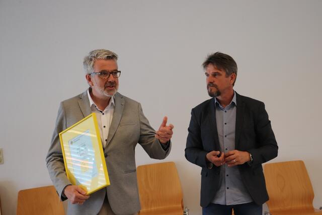 Christian Scherer (l.) koordiniert als Geschäftsführer die "Hilfs-Armee“ der Krebshilfe Steiermark.  | Foto: Edith Ertl