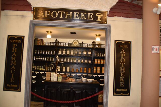 Die Engel-Apotheke gibt es bis heute.