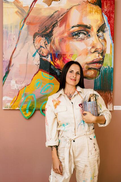 Besonders prägnant für die Arbeiten der Grazer Künstlerin und Tattooartist Carola Deutsch sind farbenfrohe Frauenportraits. | Foto: StellaKager