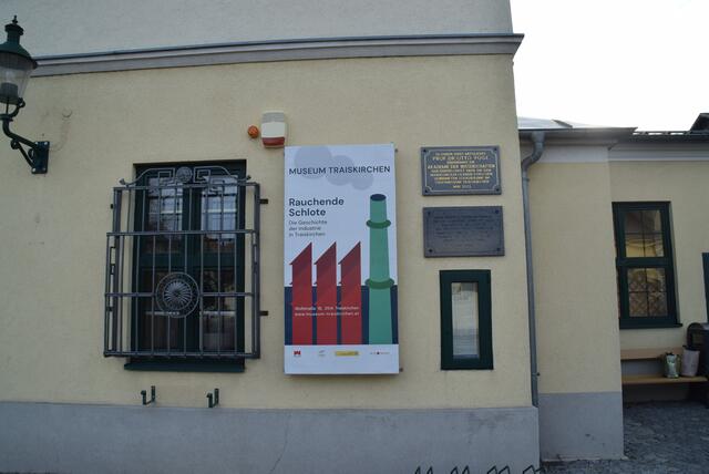 Die Ausstellung "Rauchende Schlote" im zweiten Stock befasst sich mit der bewegten Industriegeschichte des Ortes. Für das Ausstellungsdesign gab es eine Zusammenarbeit mit der New Design University St. Pölten.