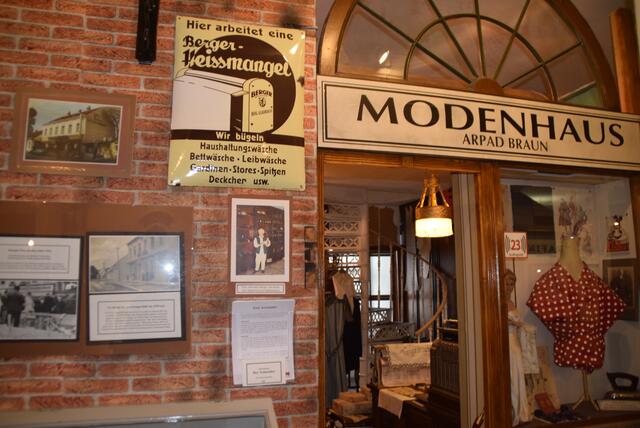 Das Modenhaus Arpad Braun gab es bis zur Zeit des Nationalsozialismus in Traiskirchen. Der Besitzer, Arpad Braun, musste vor den Nazis flüchten.