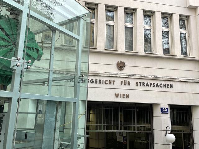 Weiters heißt es, dass der Richter bzw. die Richterin während der Verhandlung über etwaige Erleichterungen entscheiden kann, etwa über das Abnehmen der Maske bei der Aussage. | Foto: Brandl