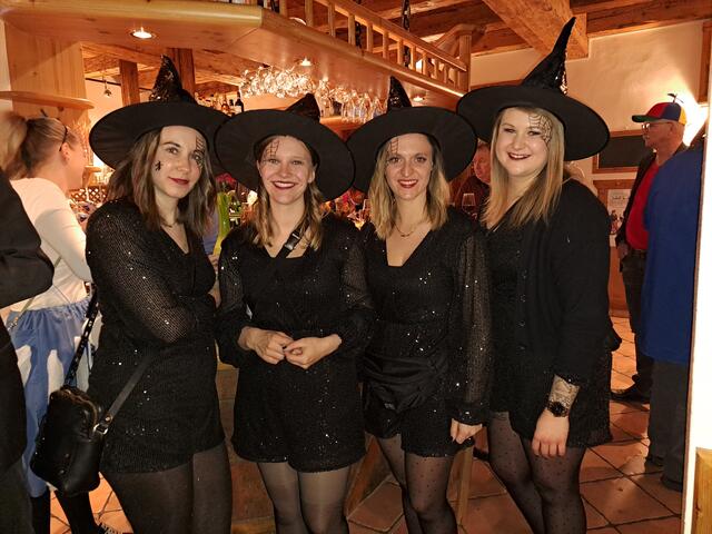 Fast zu schön, als sich vor diesen Hexen zu fürchten.