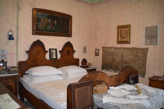 Zimmer, "Kuchl" – die Bassena-Wohnung zeigt die Wohnverhältnisse der einfachen Leute.