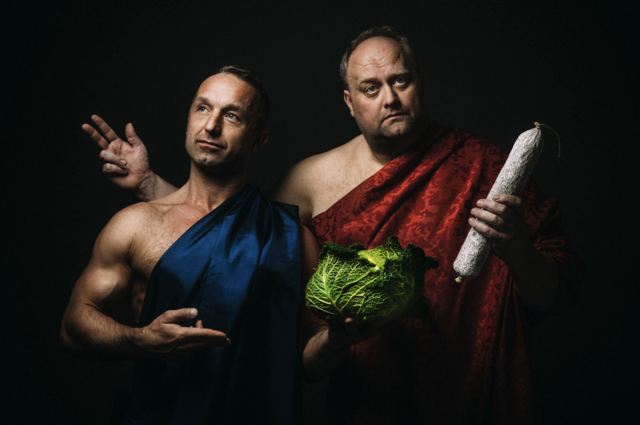 Günther Lainer und Christian Putscher spielen am 4. März ihr unterhaltsames Kabarett "WurstSalat" in Trattenbach. | Foto: Jan Frankl