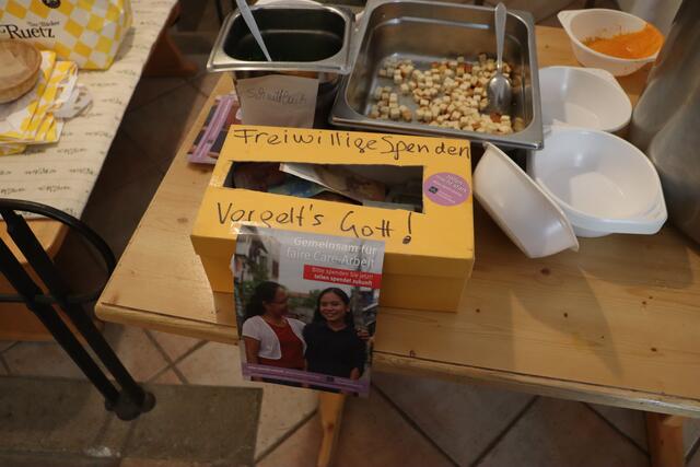 Freiwillige Spenden für "Gemeinsam für faire Care-Arbeit". | Foto: Elisabeth Neuner