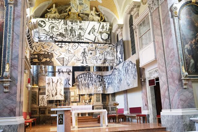 "Zeichen am Himmel" im Chorraum der Servitenkirche  | Foto: Hölbling