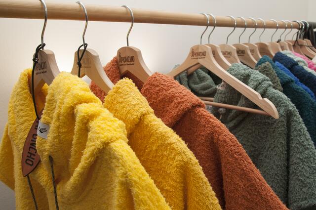 Viele bunte Farben bei Aponcho.  | Foto: Wolfgang Unger