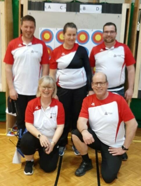 Mit zwei Mal Gold, einmal Bronze, einem 4. und einem 5. Platz kehren die Reuttener Bogenschützen vom Hallenturnier in Lustenau zurück. | Foto: SV Reutte