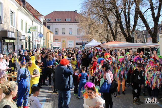 Gut besuchte Partymeile am Voitsberger Hauptplatz zum Faschingdienstag | Foto: Lederer