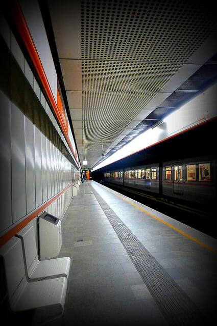 Bereits 2007 wurde ein Abfahrtsmonitor für die U3-Station Simmering angekündigt. Nach langem Warten kommt er nun. | Foto: Lieselotte Fleck