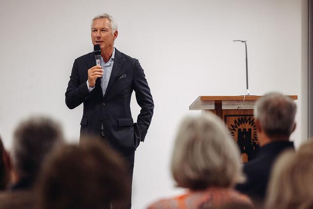 Lech Zürs Tourismusdirektor Hermann Fercher. | Foto: Literaricum Lech by Christoph Schöch